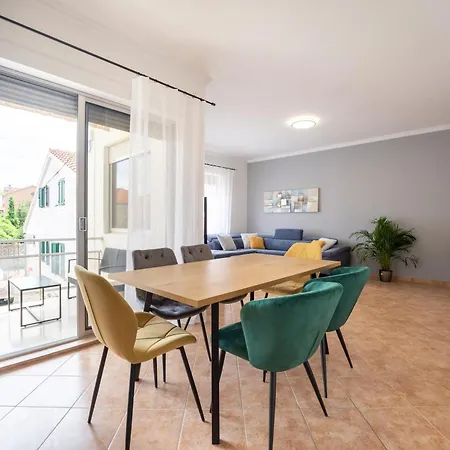 Family Apartment *